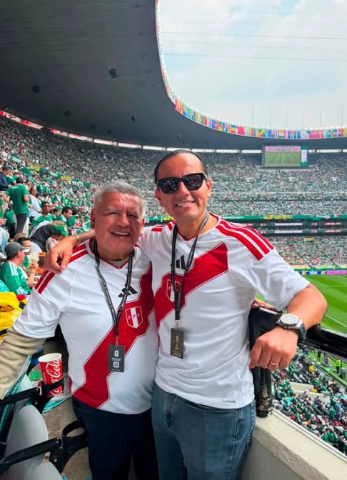 César Acuña también asistió a la inauguración del Mundial 2026 y disfrutó del México vs. Sudáfrica.