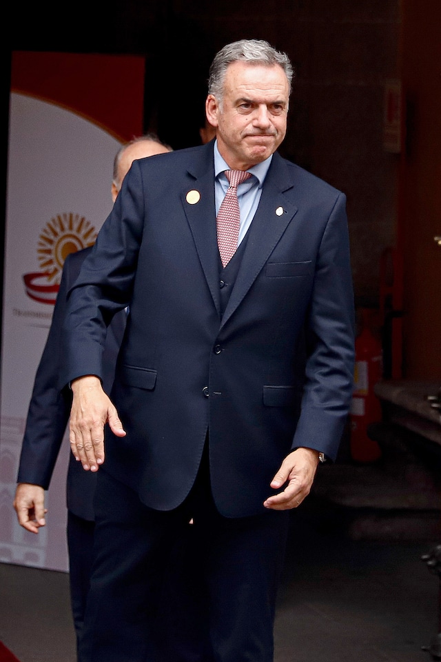 El presidente de Uruguay, Yamandú Orsi, llega para los actos oficiales de la transmisión de mando e investidura de la presidenta electa de Perú, Keiko Fujimori, este martes, en Lima (Perú). Foto: EFE/ Sebastian Blanco Salazar