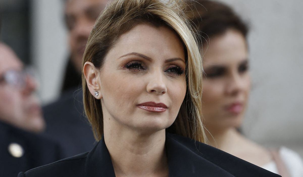 Cuando Angélica Rivera era primera dama de México. Aquí asiste con su entonces esposo, el presidente Enrique Peña Nieto, a una ceremonia de colocación de ofrenda floral en la tumba del soldado desconocido en el monumento del Arco del Triunfo en París, el Día de la Bastilla en 2015 (Foto: Thomas Samson / AFP)