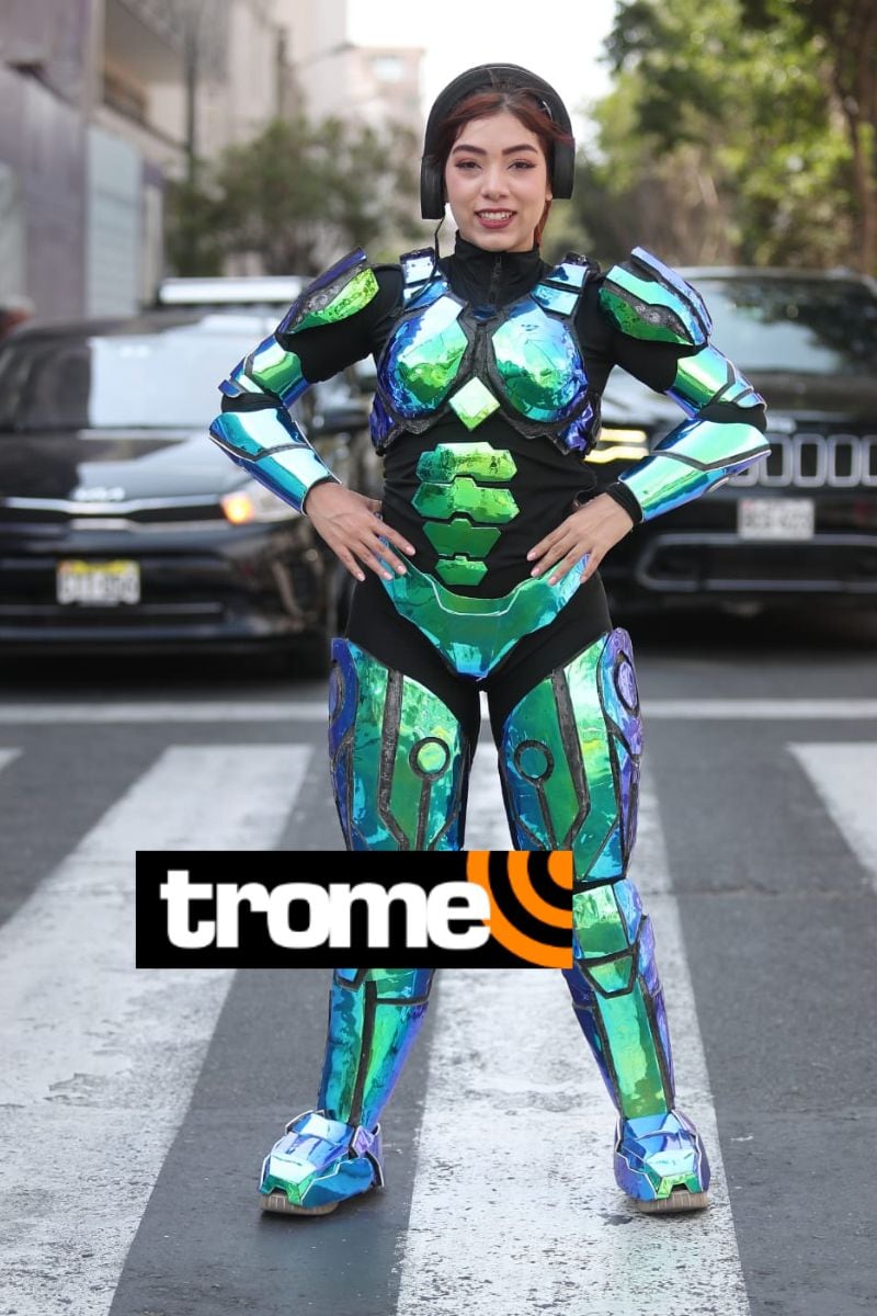 Robotina pasea por las calles del Centro de Lima y muestra su nuevo traje. Foto: Jesús Saucedo/Exclusivo Trome.