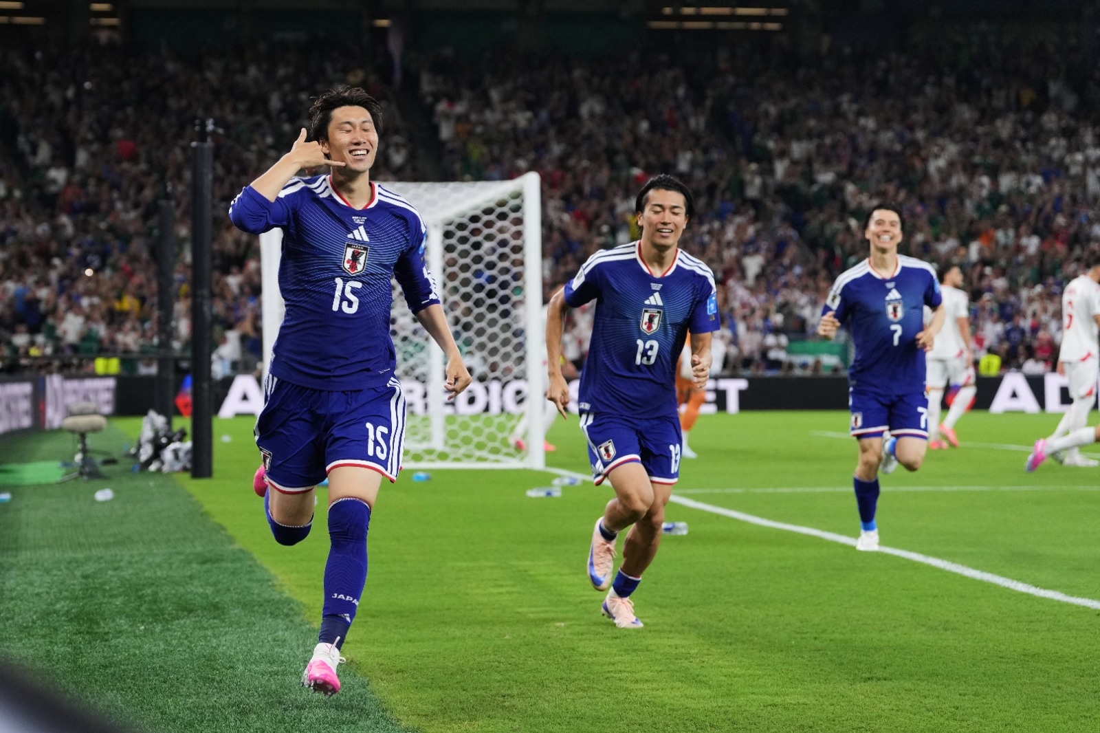 Daichi Kamada celebra el primer gol de Japón ante Túnez. (Matias Delacroix / AP)