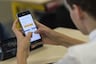 Gobierno publica norma que restringe el uso de celulares en los colegios