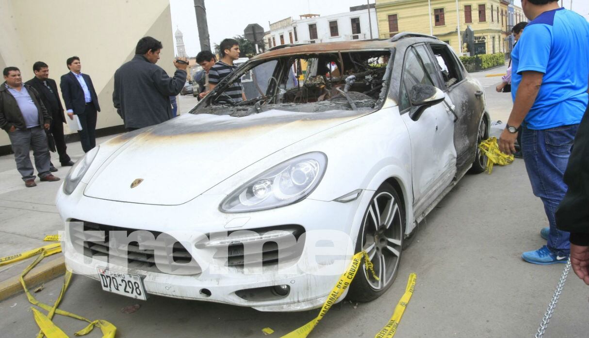 Así terminó la camioneta Porshe de Gerald Oropeza tras recibir más de 24 balazos. (USI)