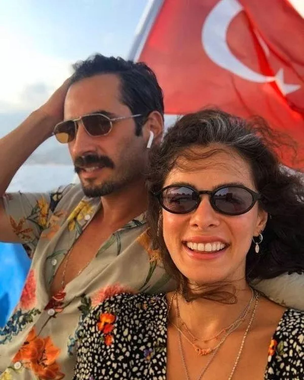 Özge Özpirinçci y Burak Yamantürk son amantes de la aventura (Foto: Özge Özpirinçci/Instagram)