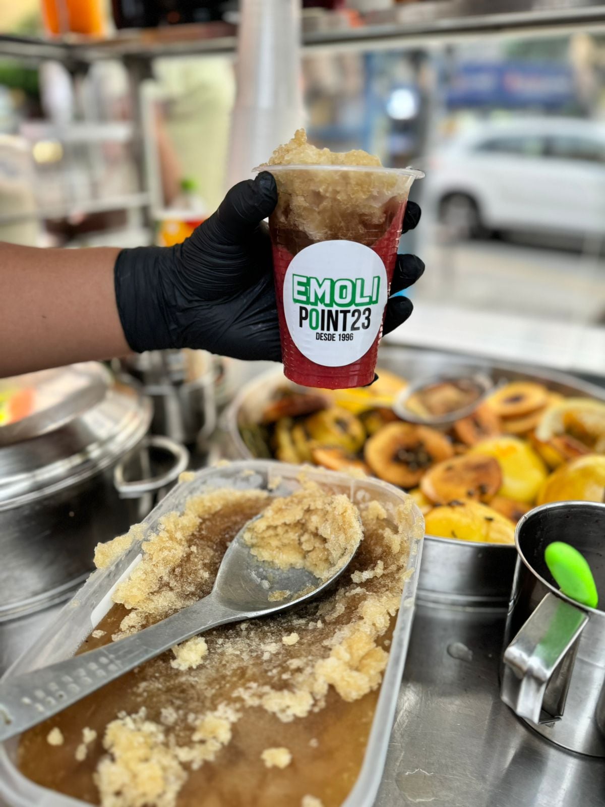 Para refrescarnos un rato en este verano tan caluroso, César sacó el emoliente Frozen que es un 'boom'.