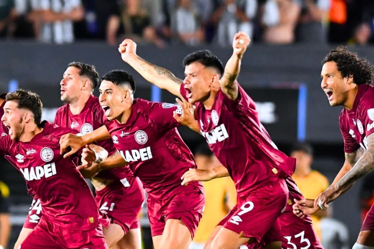 Lanús se corona campeón por segunda vez en la Sudamericana (Foto: @Futbol__Sudamer)