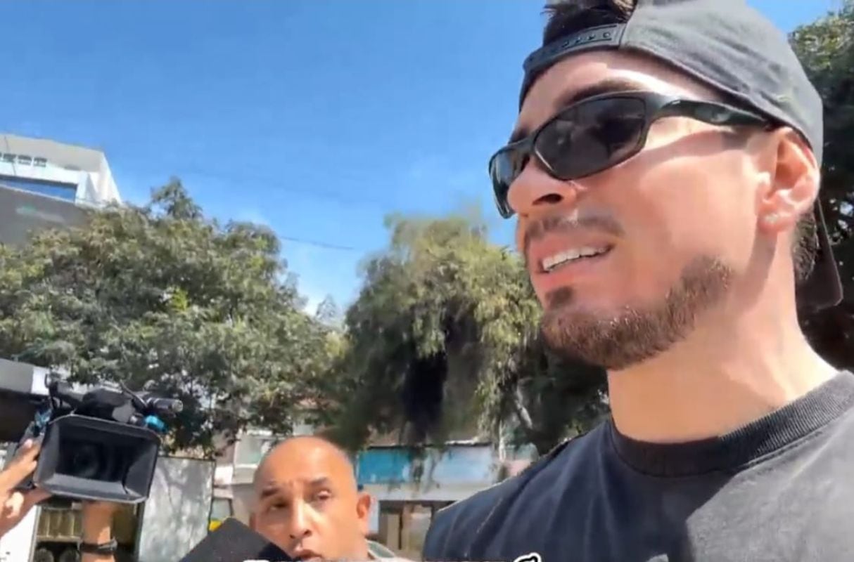 El chico reality fue abordado por un reportero del programa "Magaly TV, la firme" mientras hacía una transmisión en su cuenta de Kick. (Foto: Captura Kick /Piero Arenas)