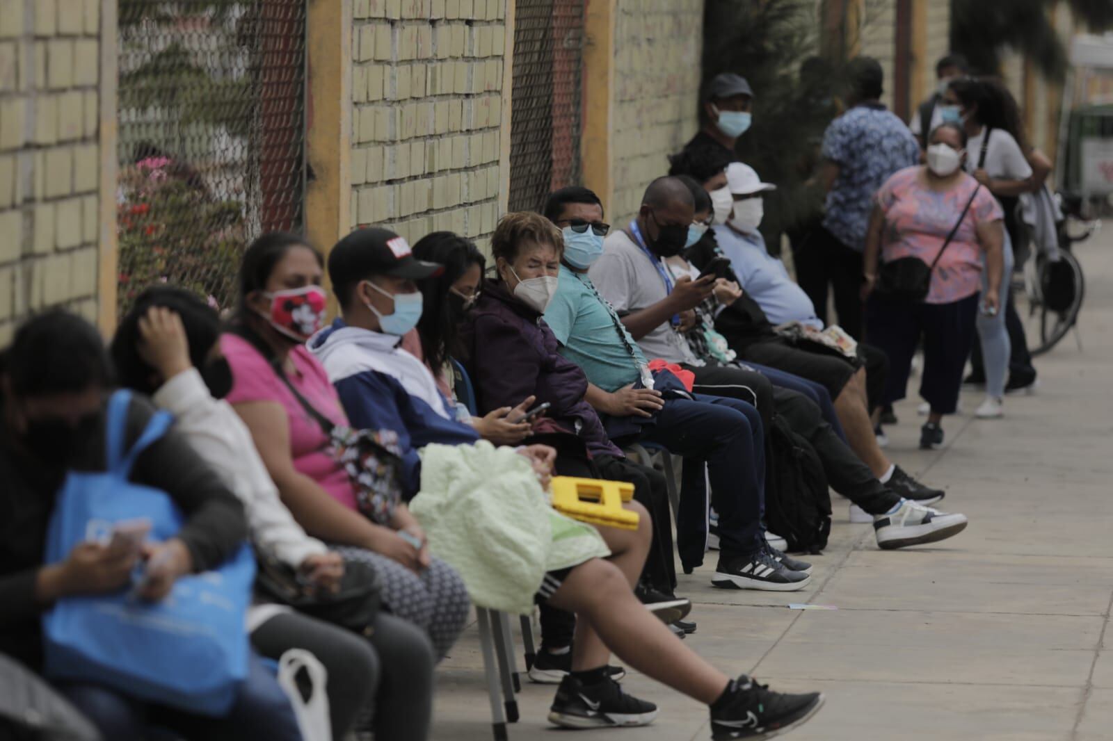Ante el incremento de casos por contagio de la variante Ómicron del COVID-19, miles de personas han acudido a los diferentes puntos de descarte gratuito de COVID-19 (Foto: Leandro Britto / @photo.gec).