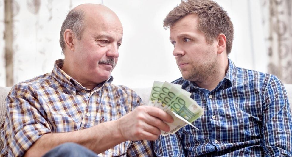 Días antes de cumplirse la fecha de pago envíale un mensaje a tu amigo o familiar al que le prestarte dinero, recordándole cuándo es el próximo abono.