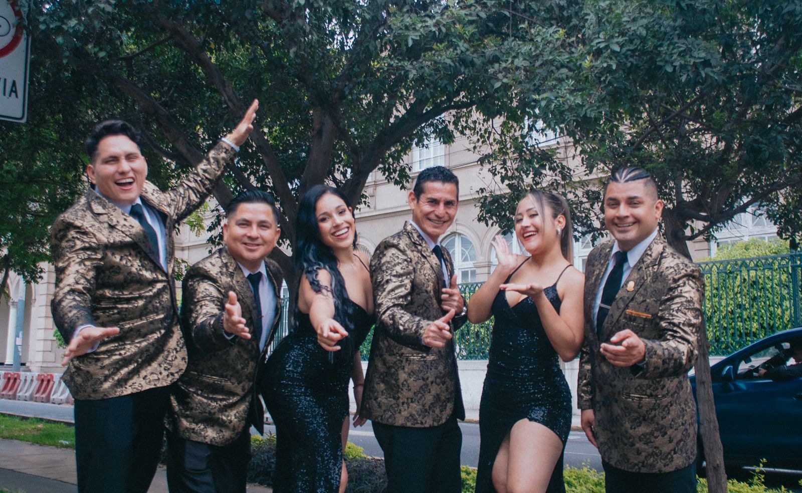 Cierran el año con un tema clásico del grupo 'Pimpinela'