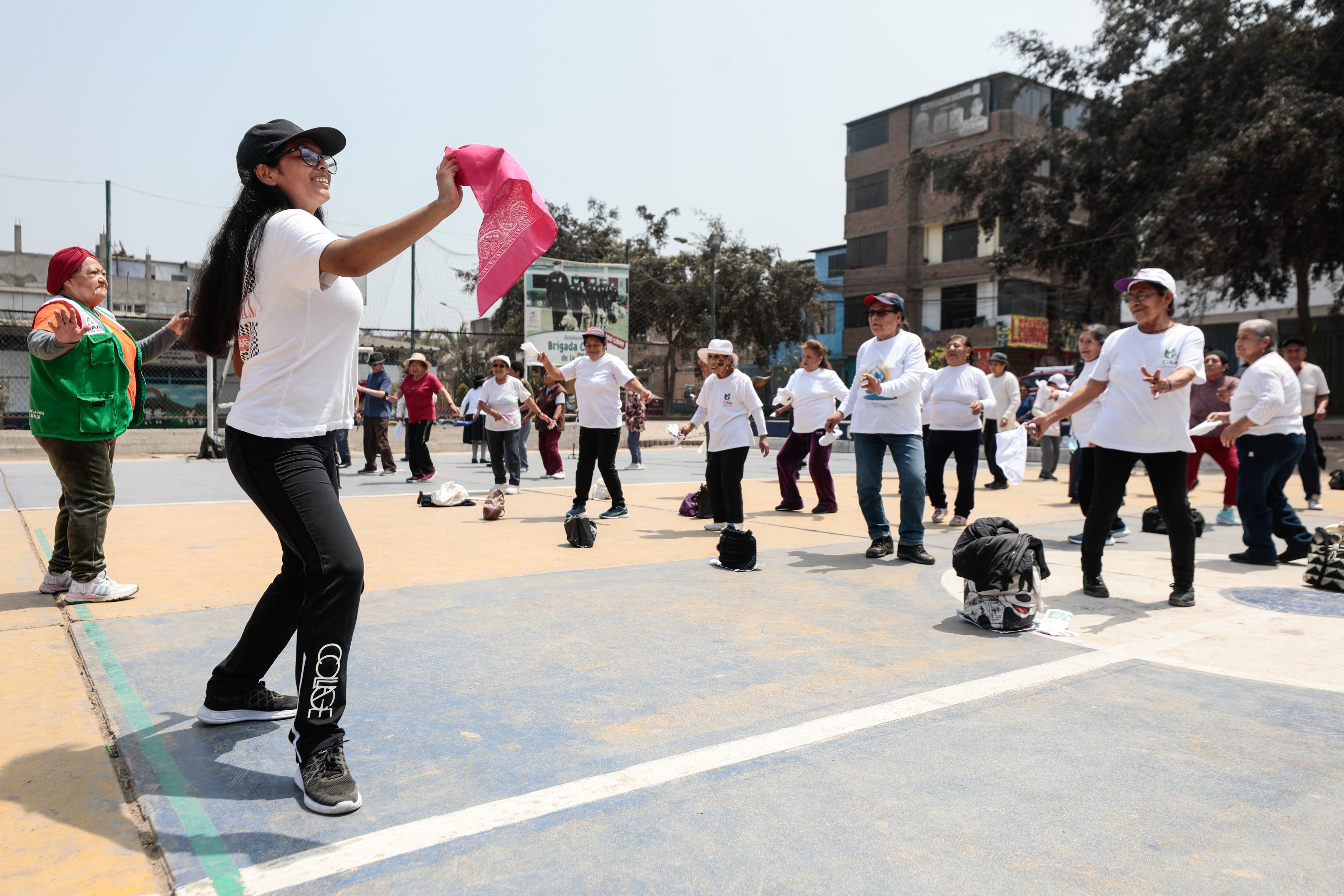 Abuelitos no le tienen miedo a las enfermedades y disfrutan cada hora de baile como si no hubiera mañana. Foto: Lenin Tadeo.