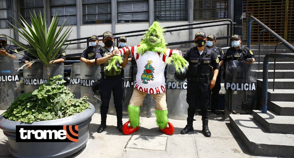 El Grinch y Papá Noel se fueron de compras a Mesa Redonda
