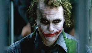 ¿Por qué el “Joker” de Heath Ledger se lamía tantas veces los labios en el filme de Batman?