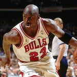 Camiseta de Michael Jordan utilizada en las finales de la NBA de 1998 podría subastarse en 10 millones de dólares