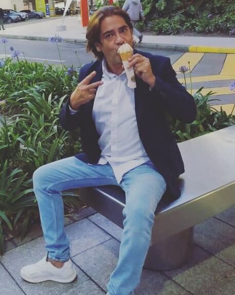 Víctor Hugo Cabrera disfrutando de un helado (Foto: Víctor Hugo Cabrera / Instagram)