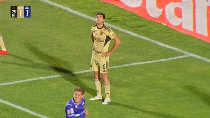 Álvaro Ampuero marca el segundo autogol de Cusco FC ante Alianza Lima | VIDEO