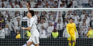 Arda Güler celebra el tremendo golazo que anotó ante el Elche. (EFE / Chema Moya)