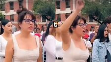 ‘La Pánfila’ participó en la marcha que algunos padres y ciudadanos hicieron en el frontis del Liceo Naval