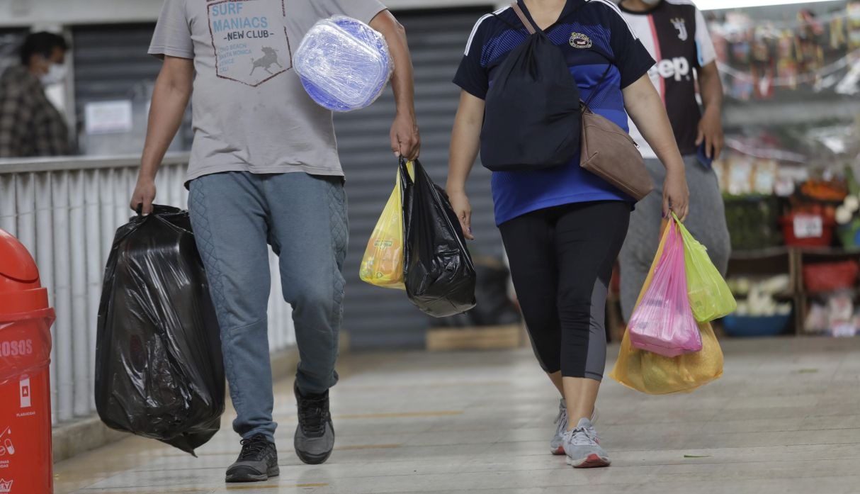 l objetivo de la norma es desincentivar en los ciudadanos el uso de bolsas de plástico para contribuir con la conservación del medio ambiente. (Foto: Anthony Niño de Guzman / GEC)