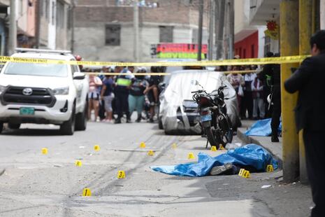 San Luis: Sicarios acribillaron a dos hermanos en la puerta de su casa | VIDEO
