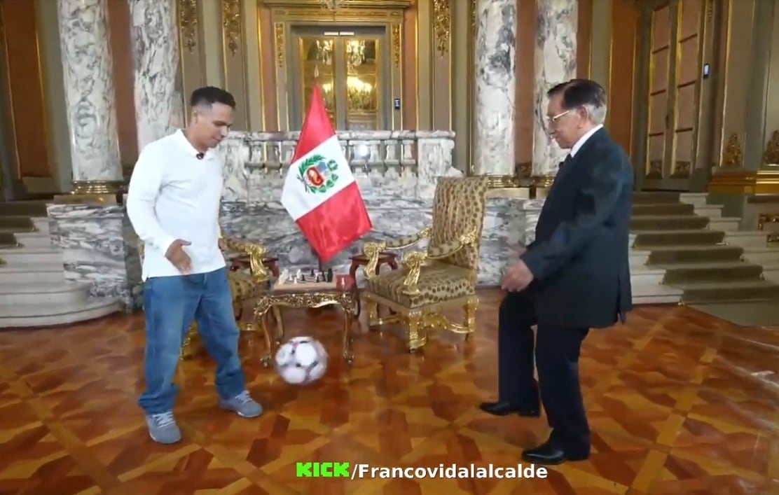 José María Balcázar se pone en guardia con Franco Vidal. (Kick Franco Vidal)