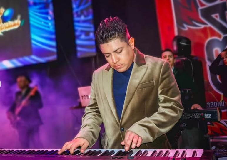 Composiciones de Dennys Quevedo suenan con fuerza en el norte del país y era conocido como “La Pluma Dorada”.