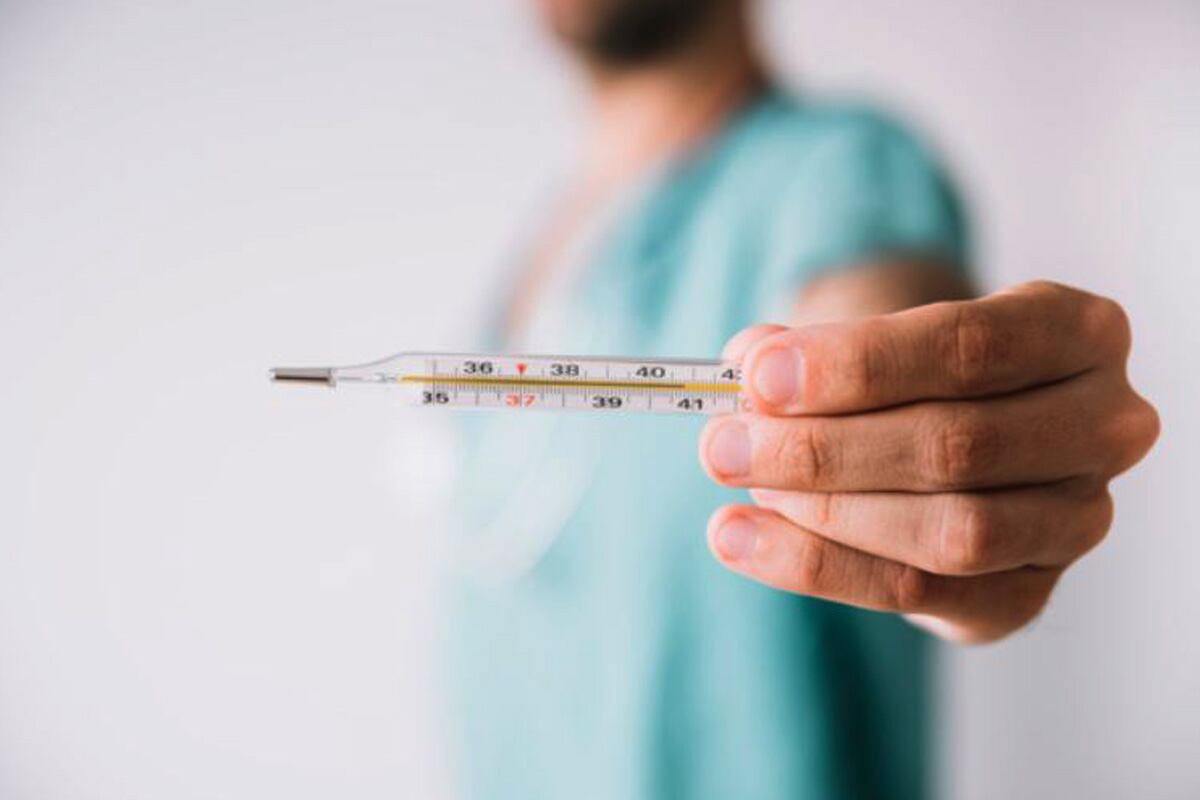 La fiebre es uno de los síntomas de la gripe (Foto: Freepik)