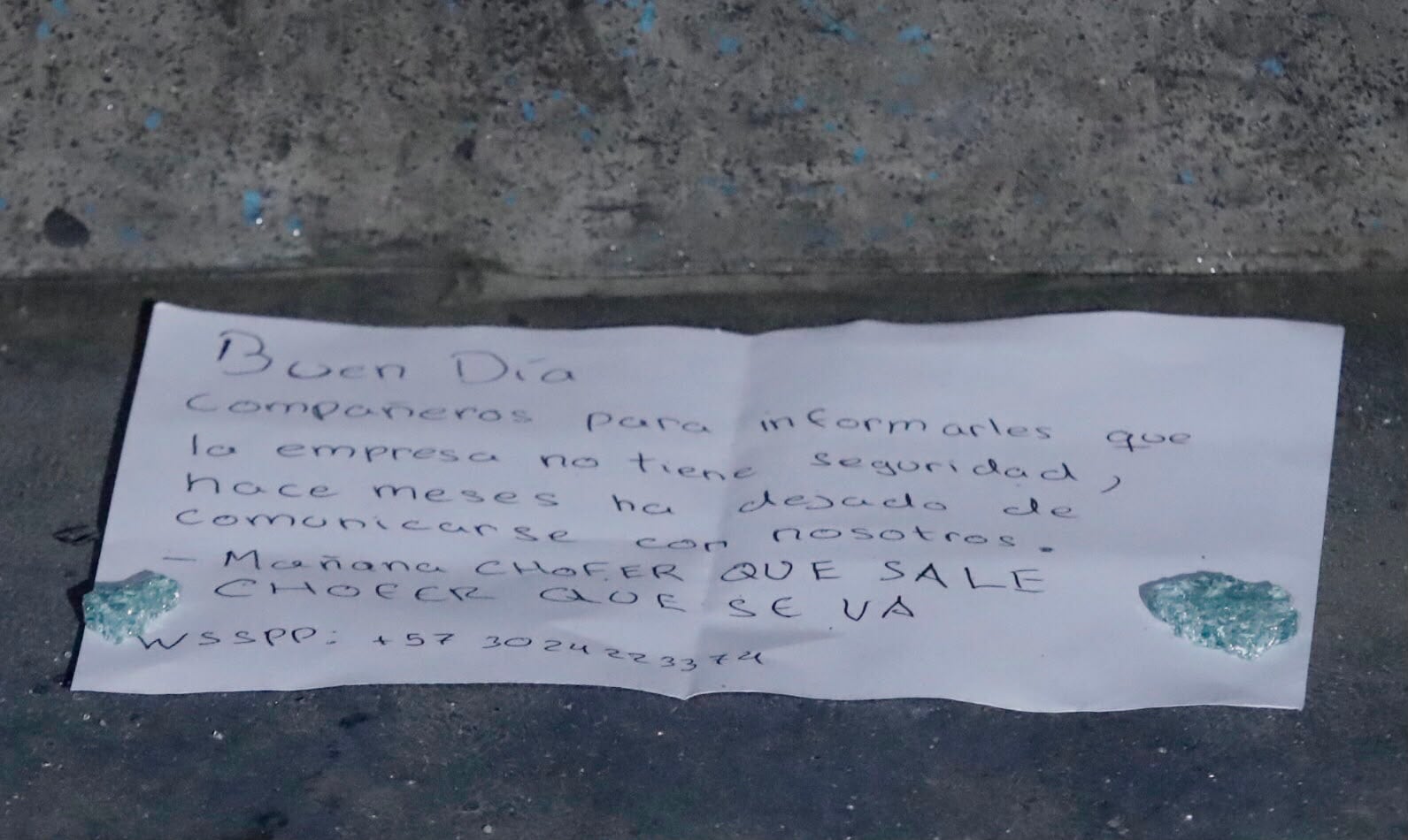 Extorsionadores balean un bus de la línea 41 en la avenida María Reiche en Villa El Salvador.
Fotos: César.grados@photo.gec
