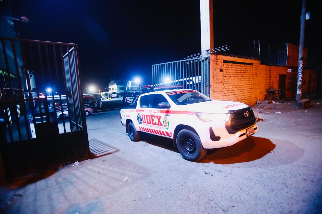 Policía de la la UDEX retiró el artefacto explosivo. (Fotos:@photo.gec)