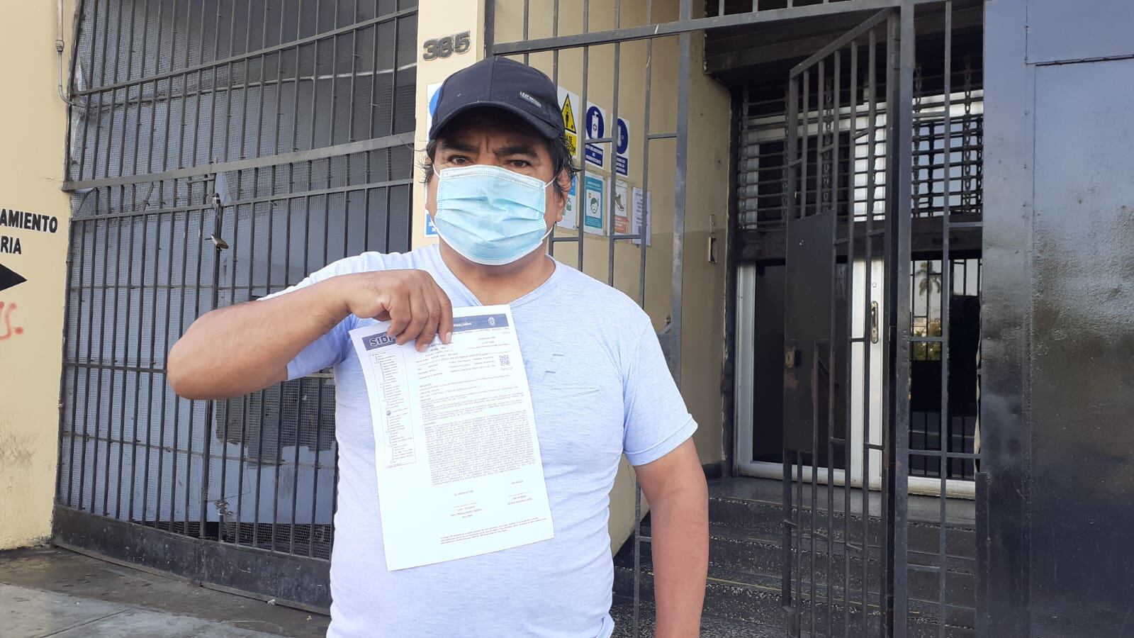 El empresario José Ochoa Machaca (59) denunció que en menos de 12 horas, varios sicarios lo han golpeado e intentado asesinar hasta en dos oportunidades por denunciar a una mujer, su hermano y pareja, por usurpación de su predio. Los denunciados quedaron libres y juraron venganza.