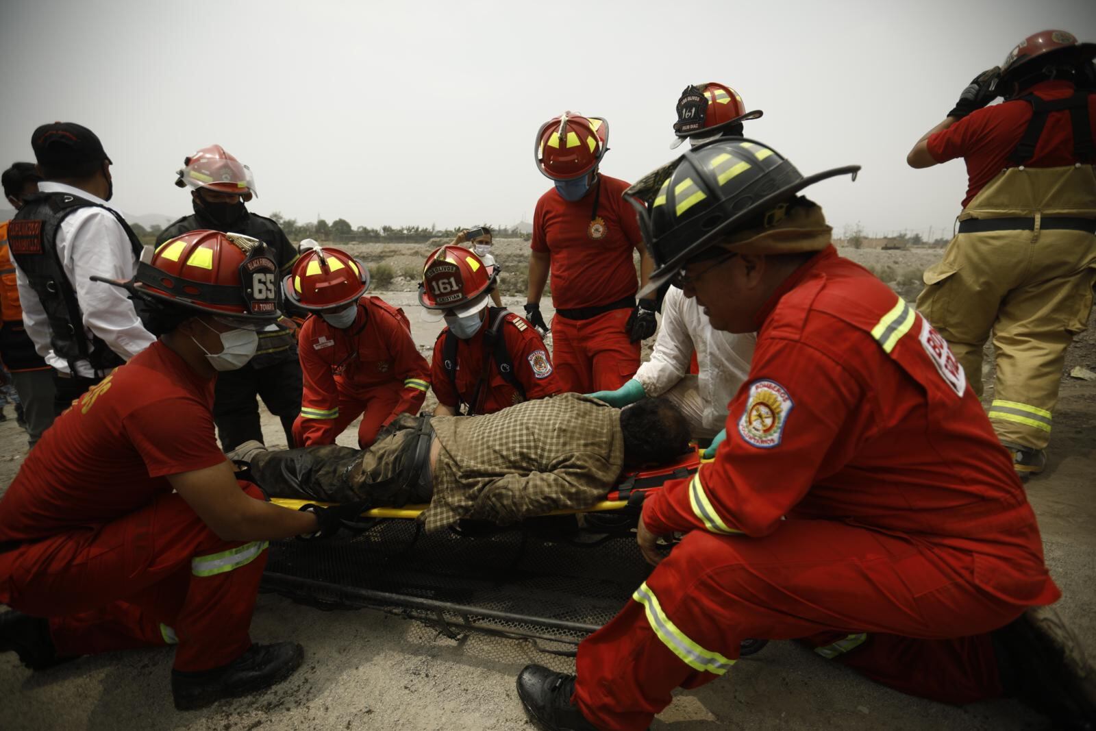 Chofer de volquete se salvó de milagro. Estuvo atrapado dos horas y media. | Foto: Joel Alonzo