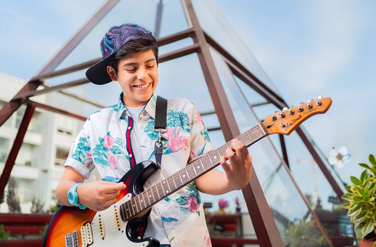 Leonardo Aron anunció el lanzamiento de su nuevo tema “Sonríe”. (Foto: Instagram)