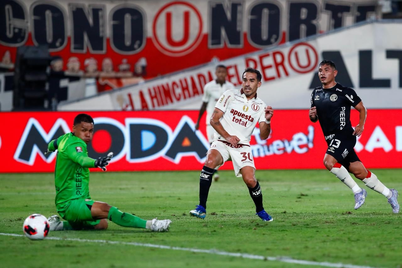 Alzugaray se movió por todo el frente de ataque. (@gec)