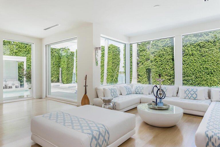 Espaciosos interiores de la casa de la cantante en Miami (Foto: The Grosby Group).