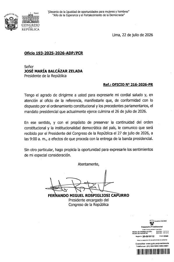 Fernando Rospigliosi notificó al presidente Balcázar que su gestión concluye este domingo 26 de julio y le solicitó entregar banda presidencial. Foto: Congreso.