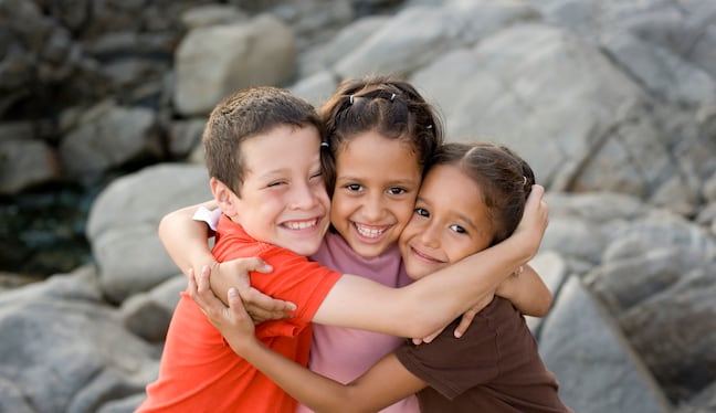 Aceptar a los demás con sus diferencias es el secreto para vivir en paz y armonía. Foto: Istock