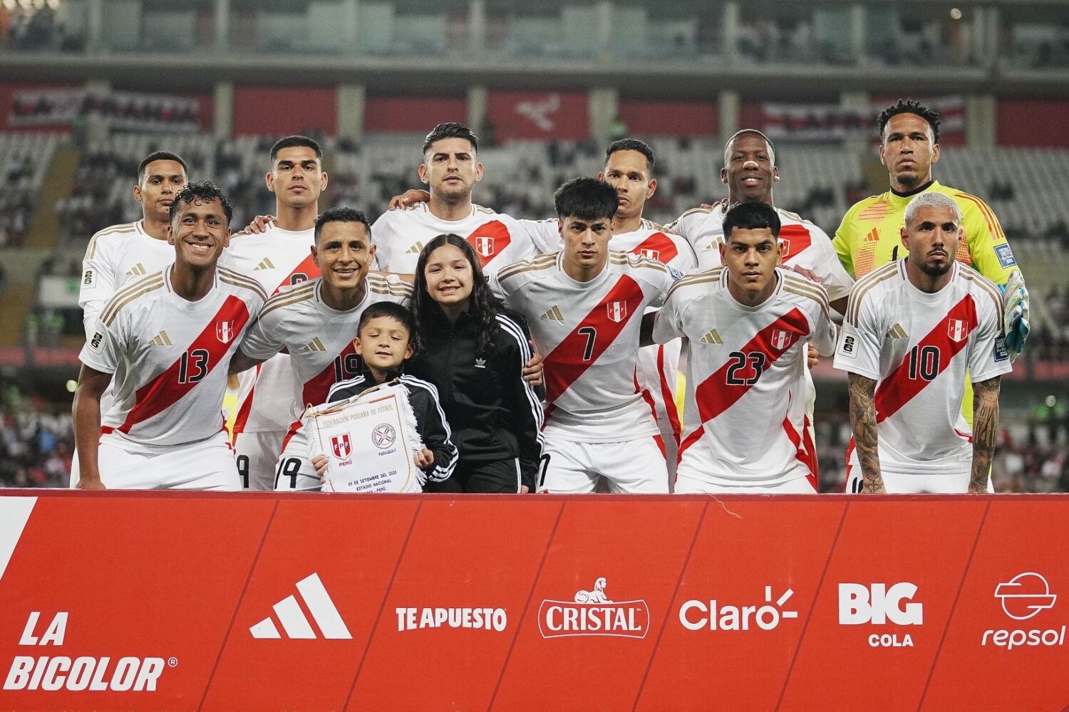 La selección peruana quedó en el noveno lugar de las Eliminatorias 2026 con solo 12 puntos obtenidos. (Foto: FPF)