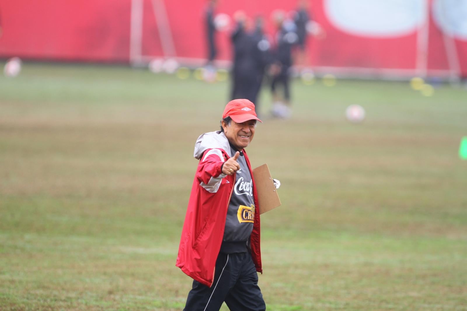 Doctor Jorge Alva siempre con un saludo y un hgesto amabel en la Videna (Foto: GEC)