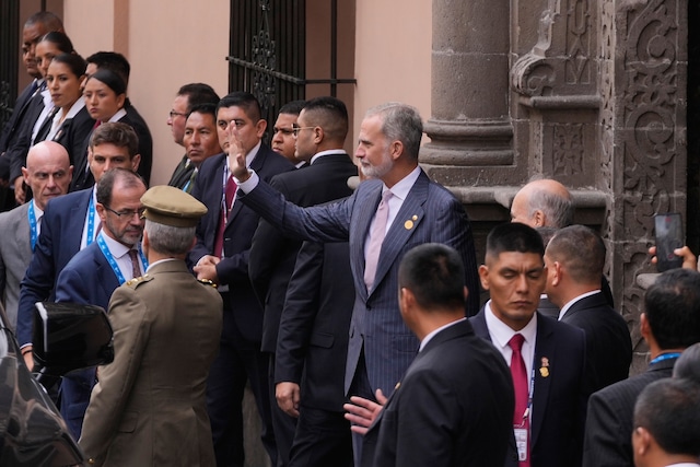 El rey de España, Felipe VI, llega a la juramentación de Keiko Fujimori como presidenta del Perú. Foto: AP Photo/Martin Mejia