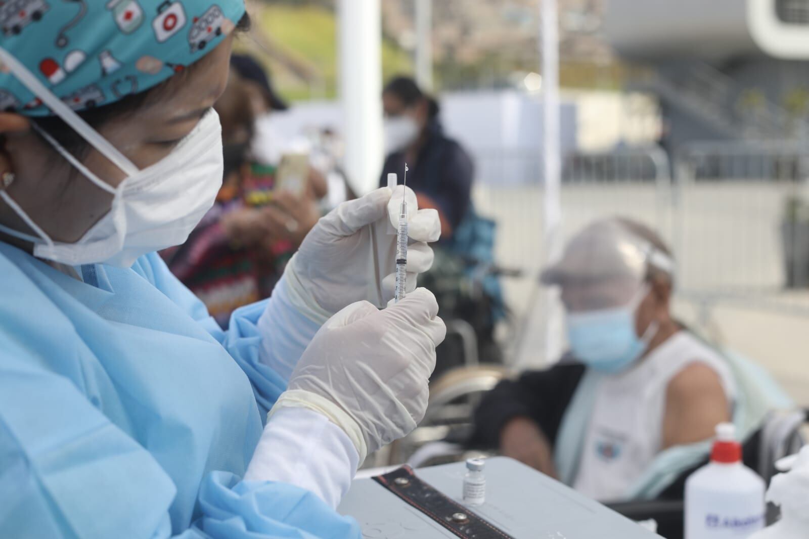 El gobierno peruano continúa con el plan de vacunación contra el COVID-19 a todos los residentes del país (Foto: Referencial/Jorge Cerdan/GEC)