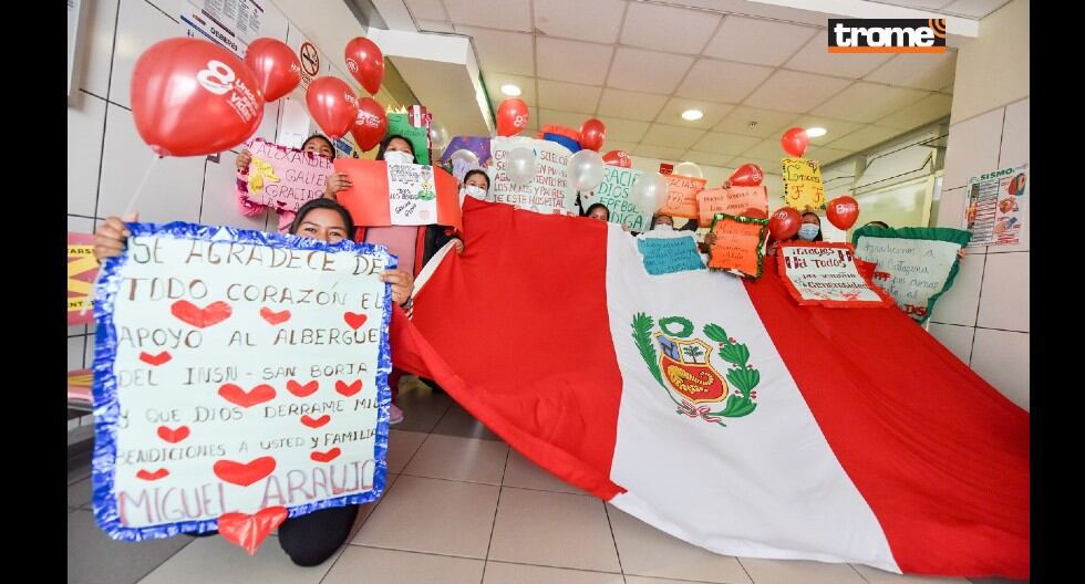 Hinchas, inclusive desde albergues y hospitales, listos para alentar a la selección peruana que hoy enfrenta a Paraguay por la Copa América. (INSN- San Borja / Trome)