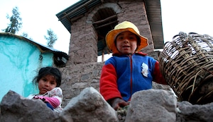 Pobreza infantil: 5 efectos negativos de la ausencia de calzado en niños