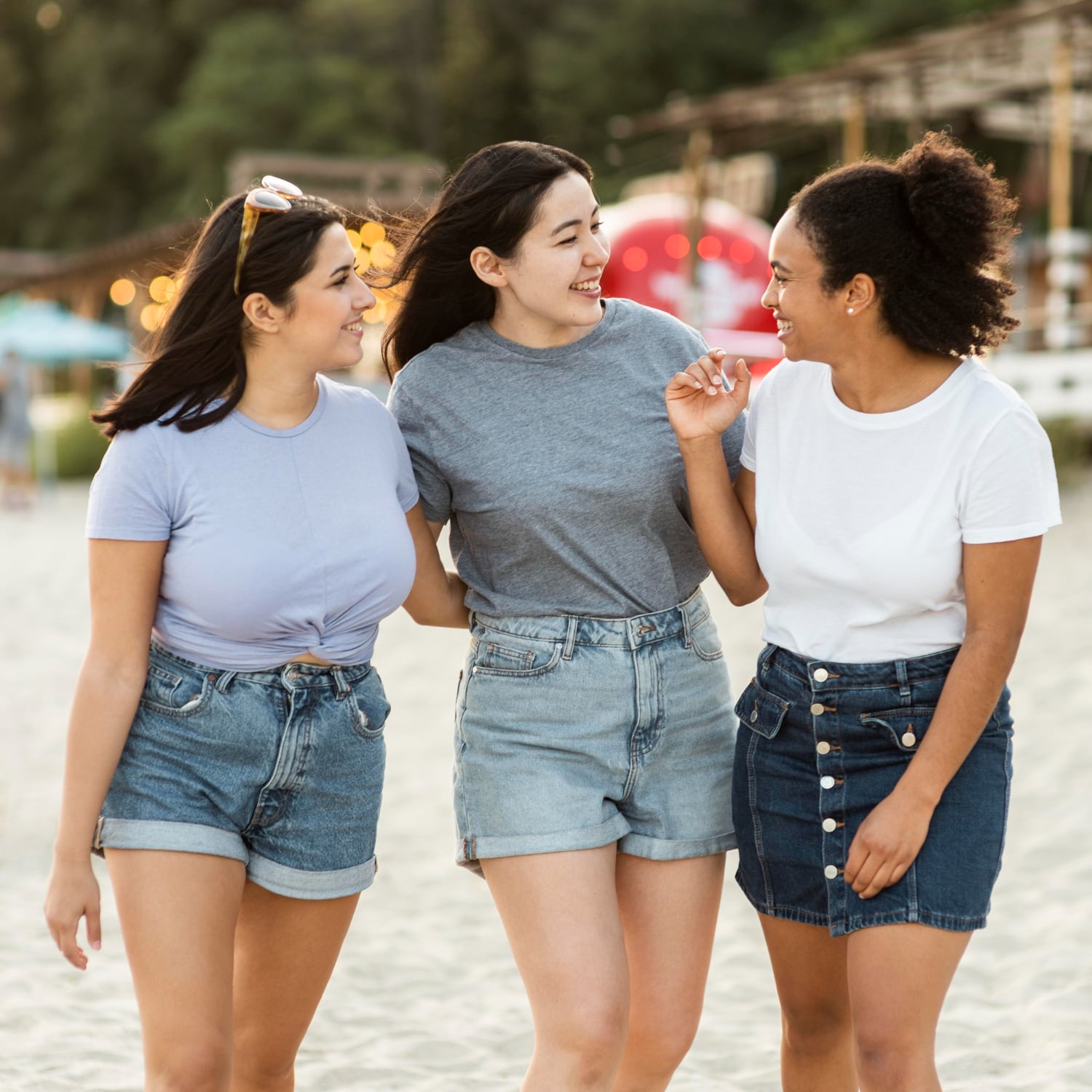 La amistad es vital para el bienestar humano, ya que reduce el estrés, previene el aislamiento y fortalece la autoestima. Foto: Istock