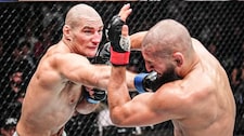 Khamzat Chimaev pierde el título ante Sean Strickland en emotivo combate en el UFC 328 | VIDEO