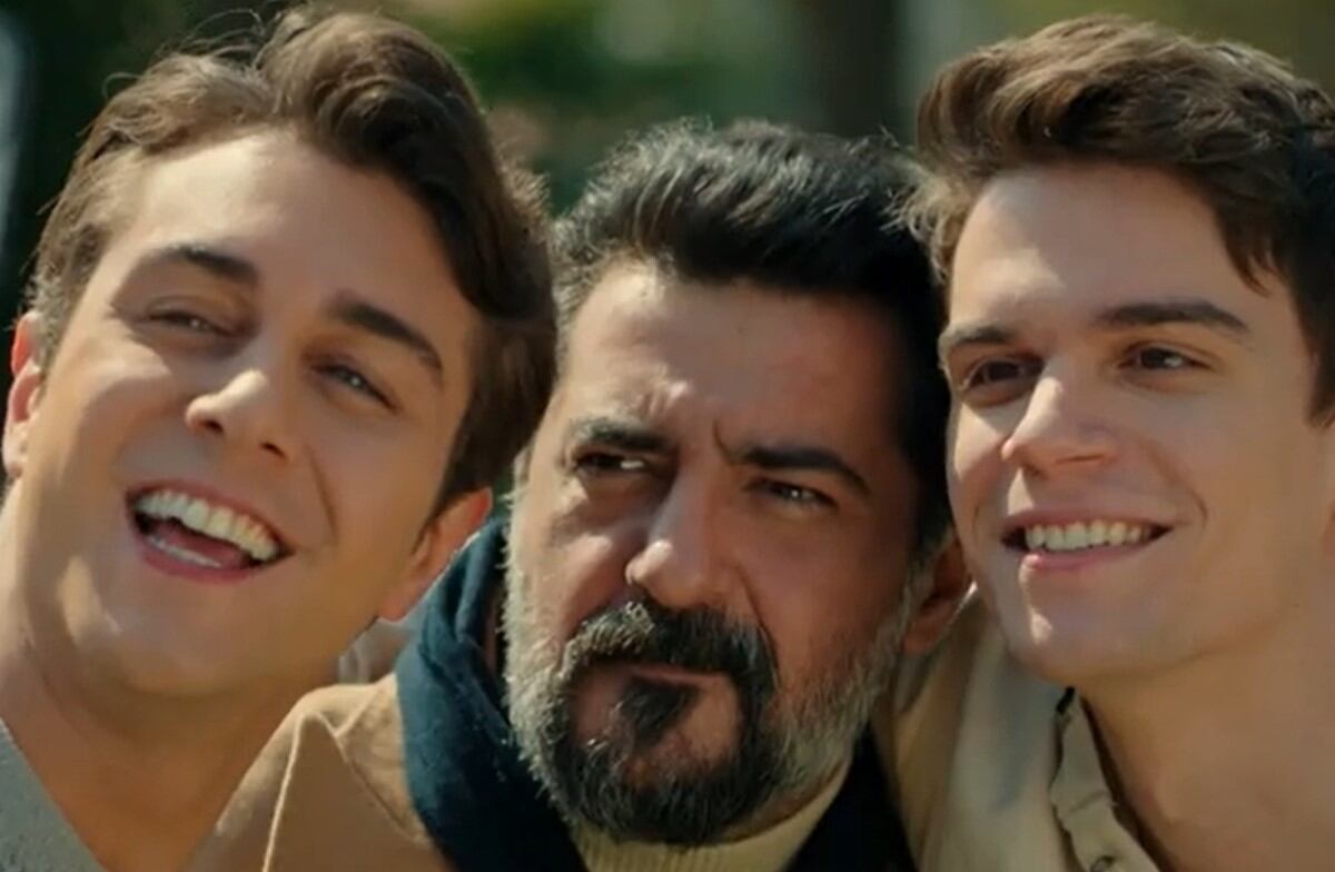 Akif le pide perdón a Kaan (Foto: NG Medya)