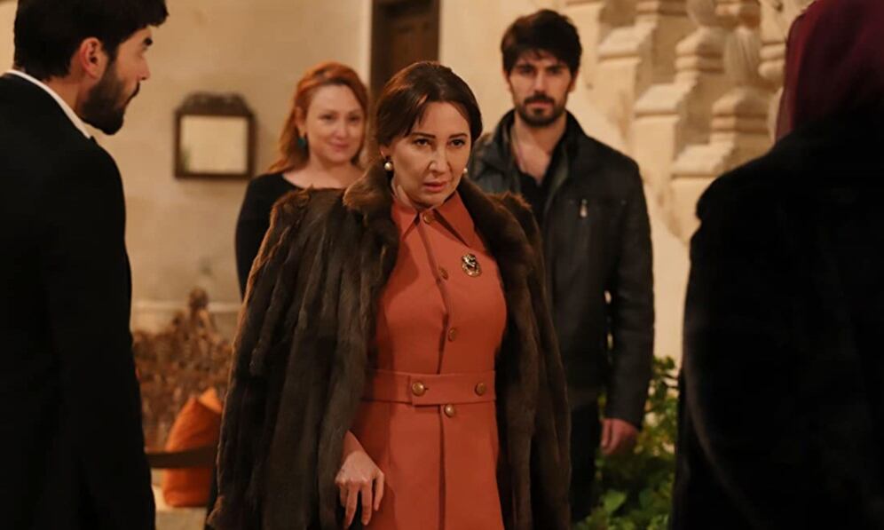 Ayşegül Günay en una escena de "Hercai" como Füsun. (Foto: Mia Yapim)