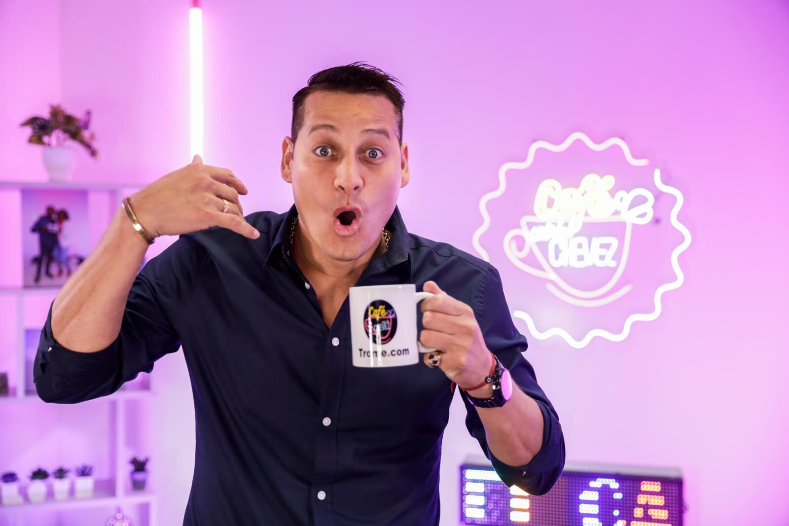 Luigui Carbajal en Café con la Chevez