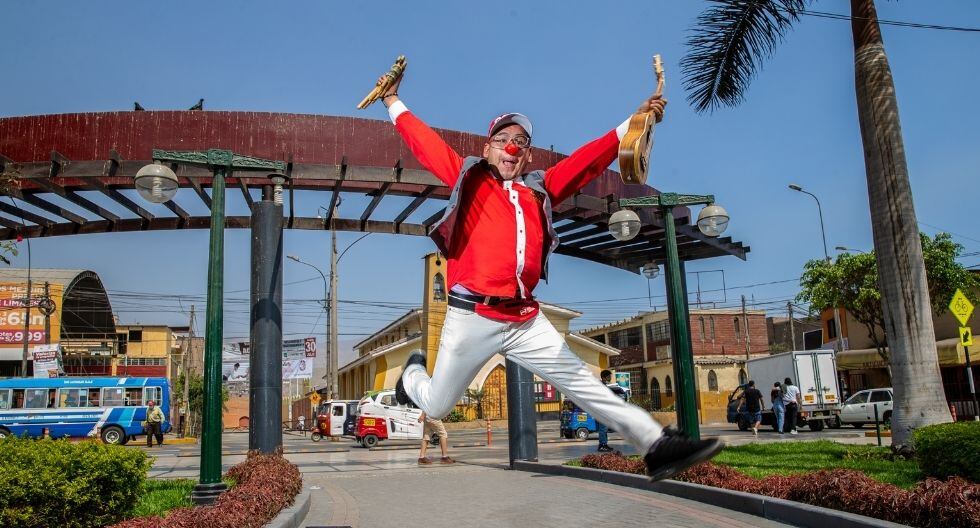 Este personaje jocoso es un abuelito bonachón y amante de sus raíces peruanas.| Fotos: Allengino Quintana / Trome.