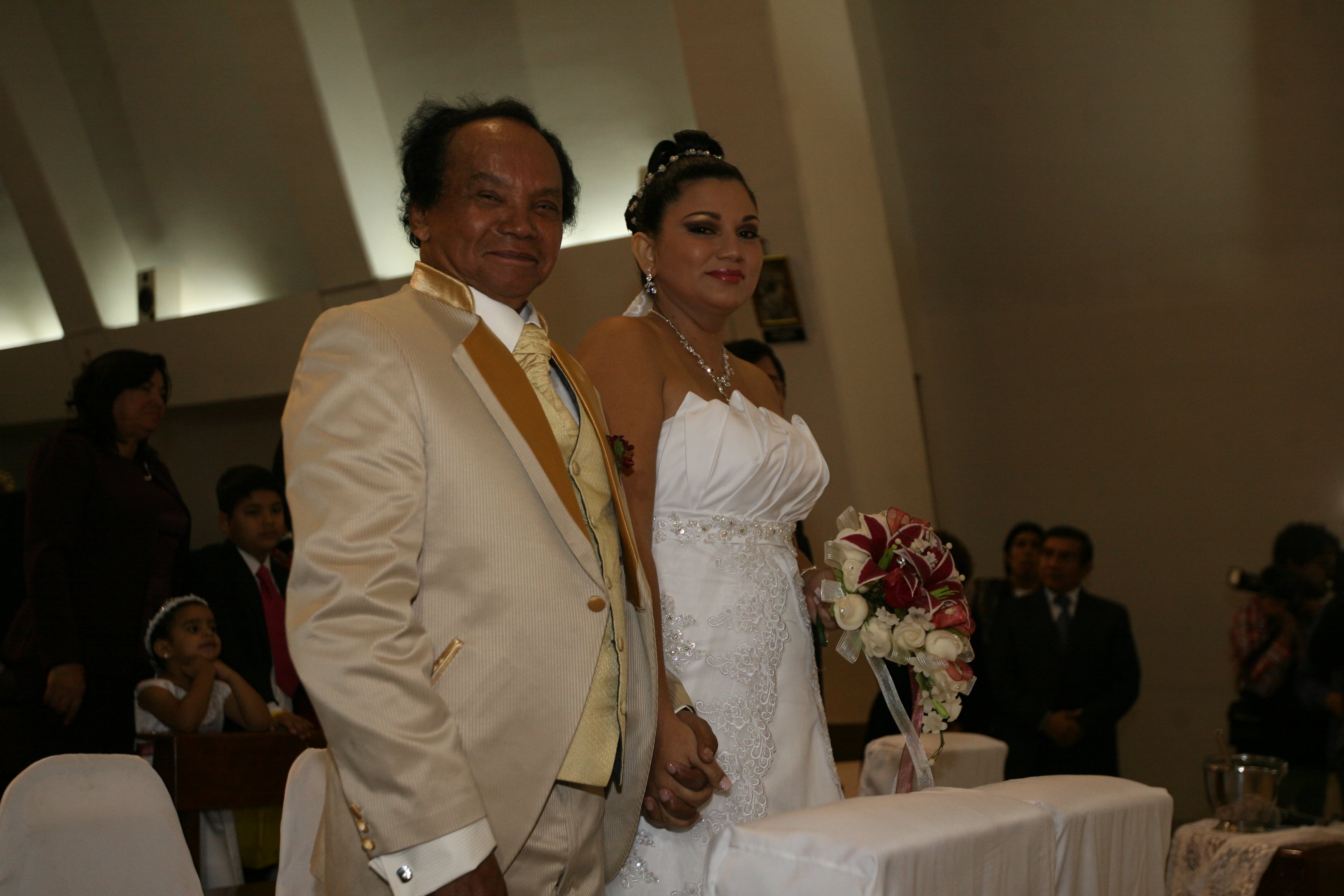 Monserrat Seminario y Melcochita en su boda