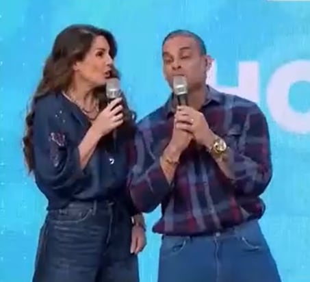 Christian Domínguez aparece con la cabeza completamente rapada EN VIVO